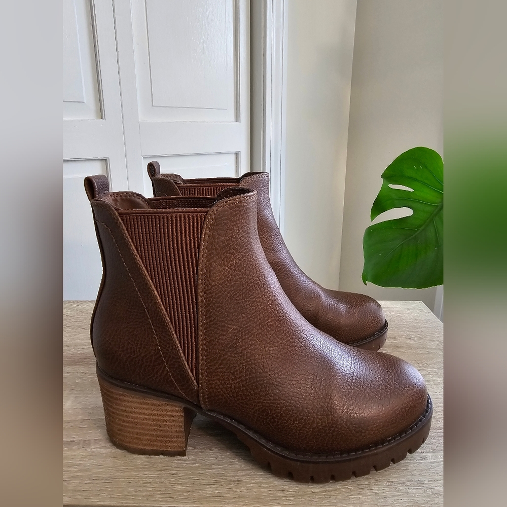 Mia Jody Chelsea Boot